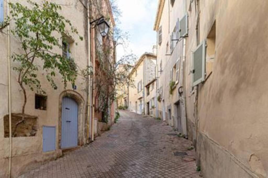 Le Charme Du Medieval Dans Un Appartement Cosy Hyeres Exterior photo